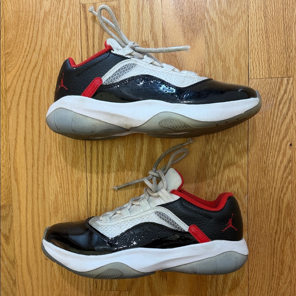 NIKE AIR JORDAN 11 CMFT Low Black, Red, and White Kids Sneakers Size 6.5Y